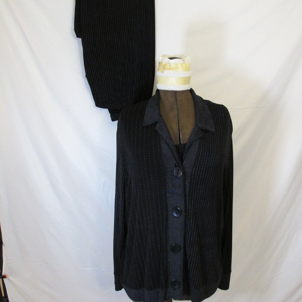 Draper’s and Damon’s 3-piece black and white pantsuit PXL/XL top